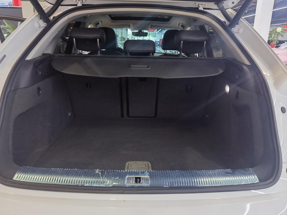 Audi Q3 2018 car image #20