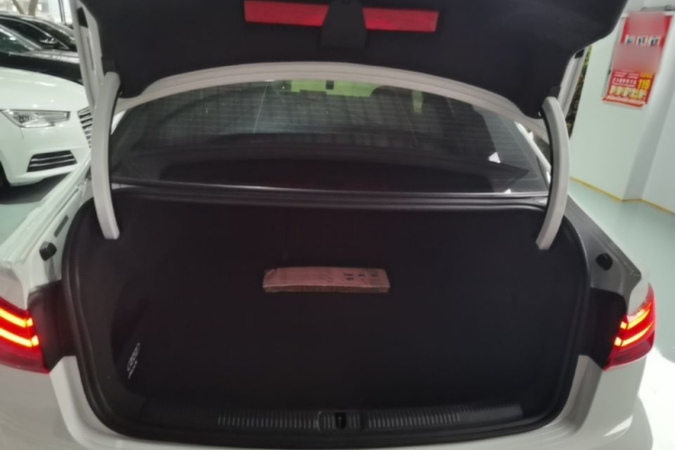 Audi A3 2019 car image #19