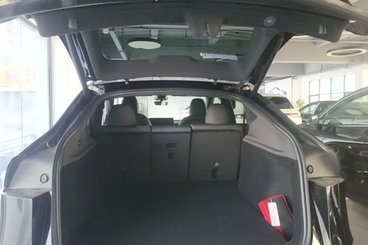 Tesla Model Y 2026 car image #19