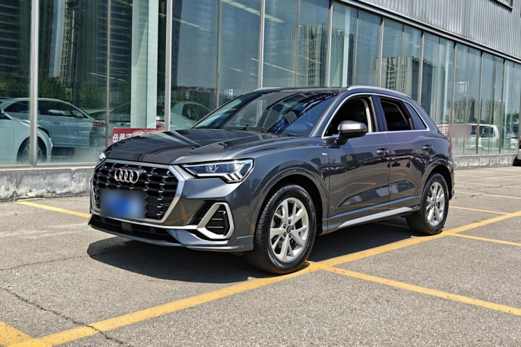 Audi Q3 2020 car image #2