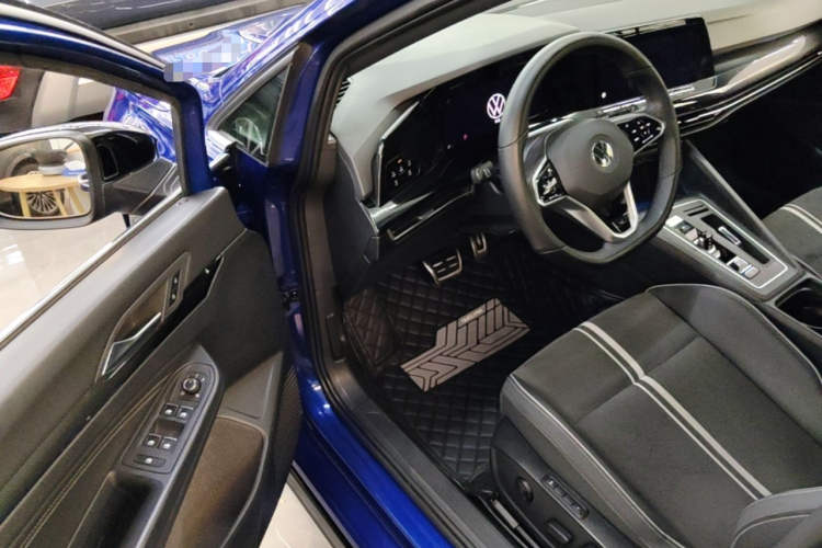 Volkswagen Golf 2021 car image #12
