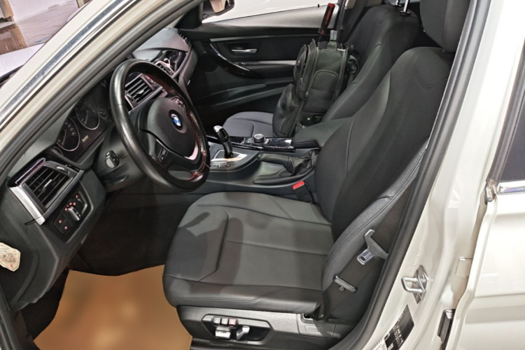 BMW 3 Series 2017 #19 BMW 3 Series 2017 car image #19