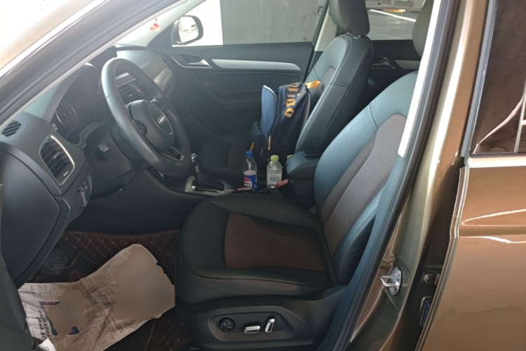 Audi Q3 2017 car image #19