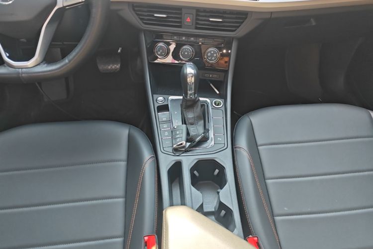 Volkswagen Bora 2024 car image #14