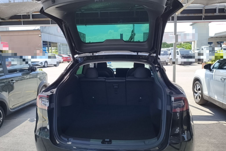 Tesla Model Y 2022 car image #21