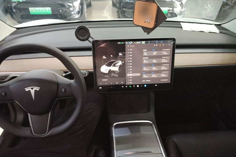 Tesla Model 3 2023 car image #10