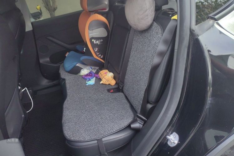 Tesla Model Y 2023 car image #19