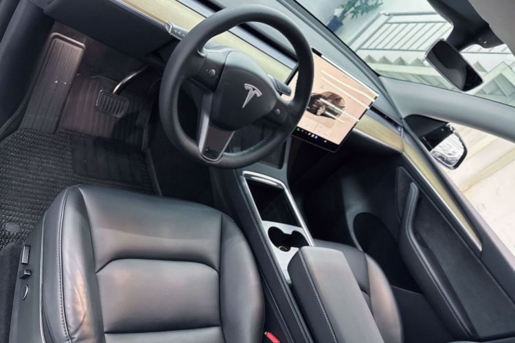 Tesla Model Y 2022 #13 Tesla Model Y 2022 car image #13