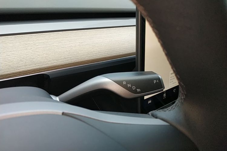 Tesla Model Y 2022 #14 Tesla Model Y 2022 car image #14