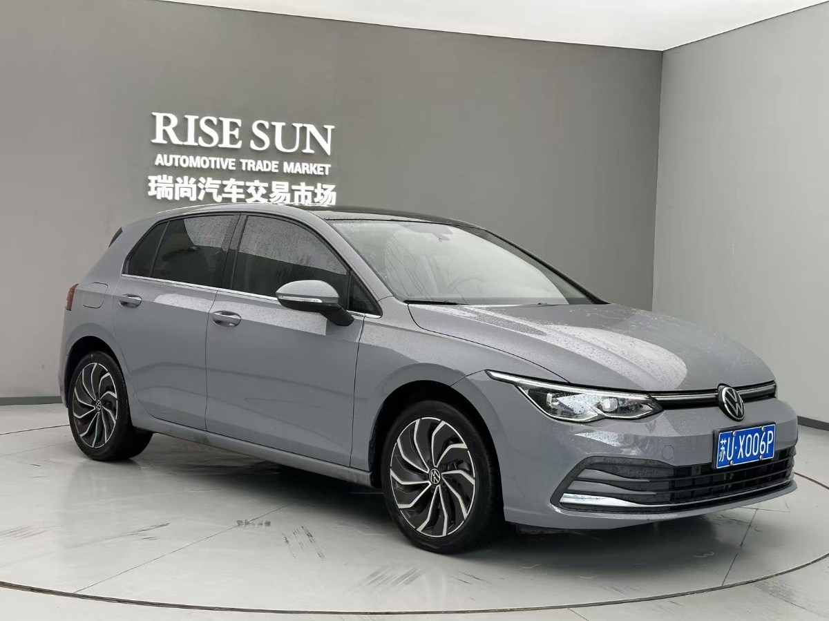 Volkswagen Golf 2023 immagine di auto #3