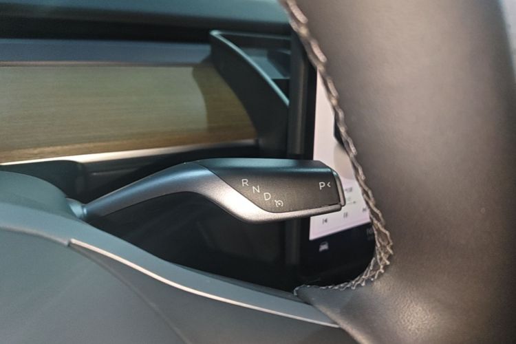 Tesla Model Y 2023 car image #14