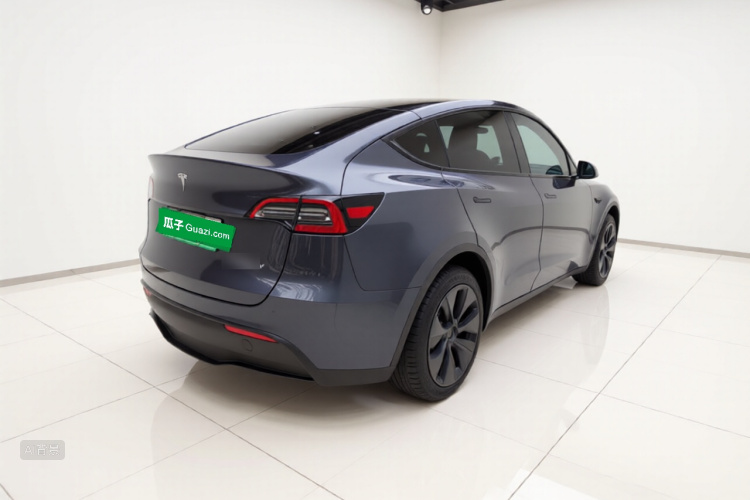 Tesla Model Y 2025 #7 Tesla Model Y 2025 car image #7