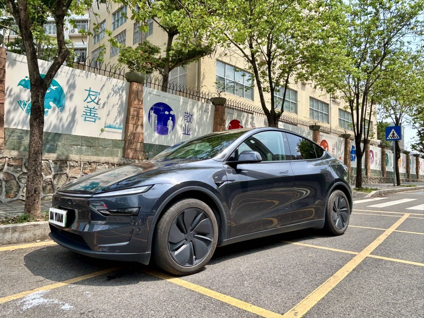 Tesla Model Y 2025 Tesla Model Y 2025 car image