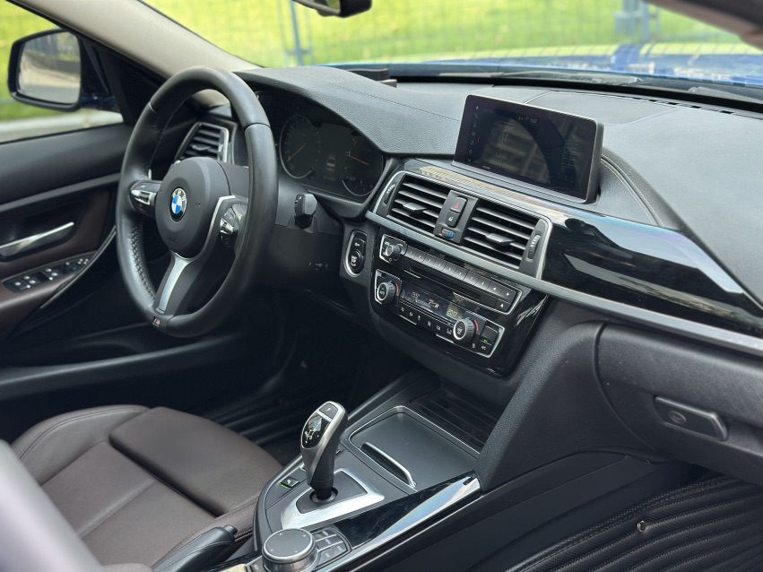 BMW 3 Series 2019 #16 BMW 3 Series 2019 car image #16