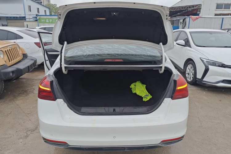 GEELY Emgrand 2019 car image #19