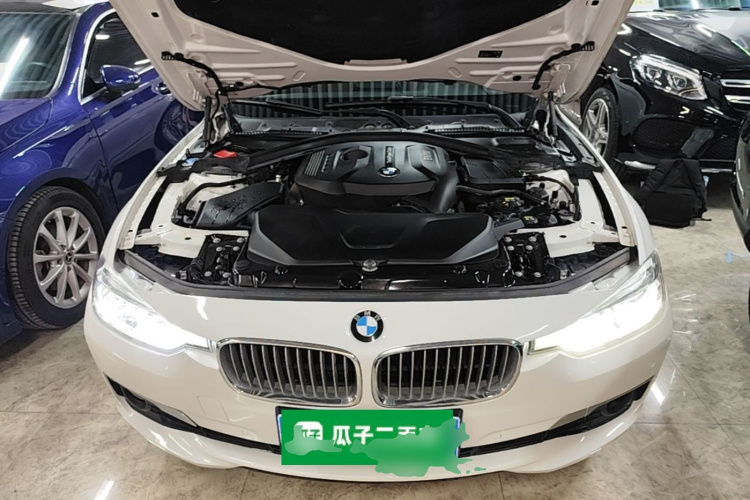 BMW 3 Series 2018 car image #20