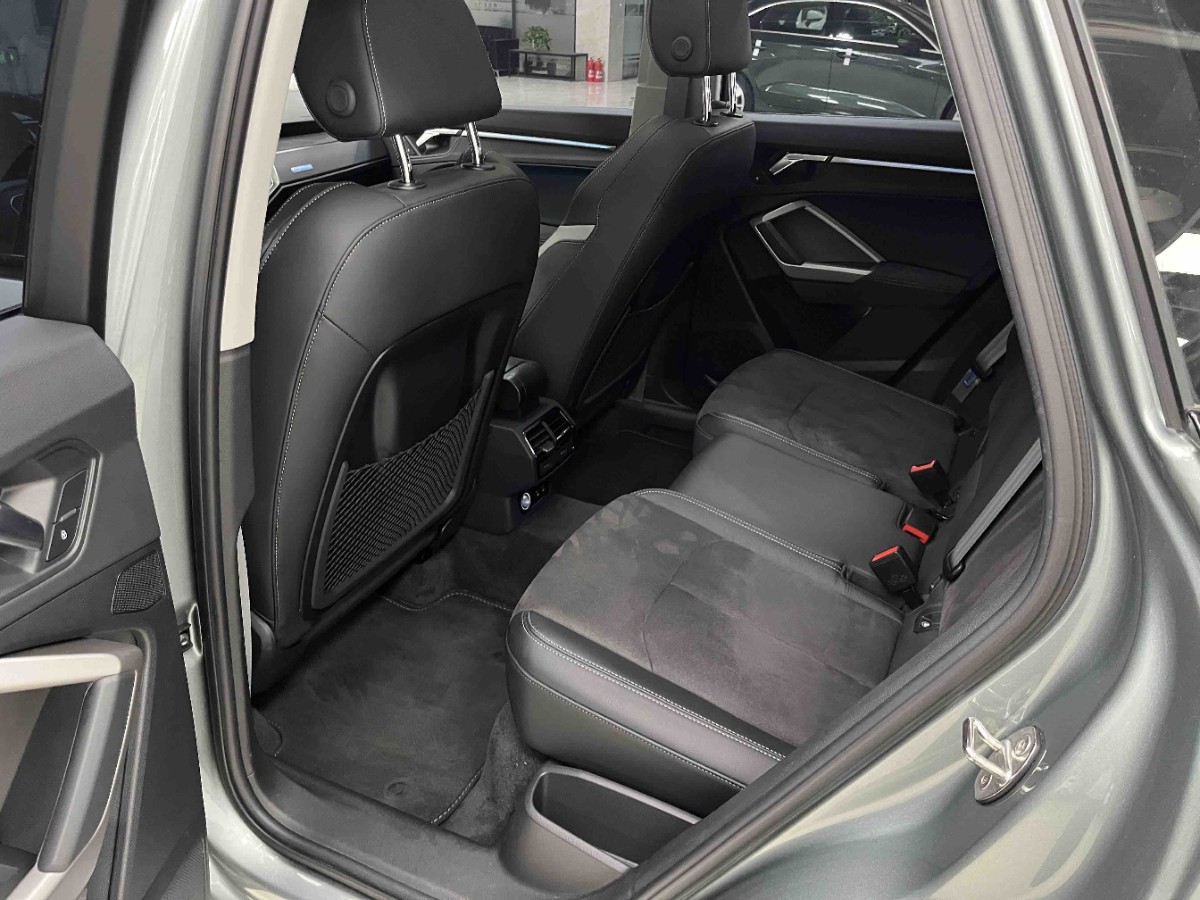 Audi Q3 2023 car image #4