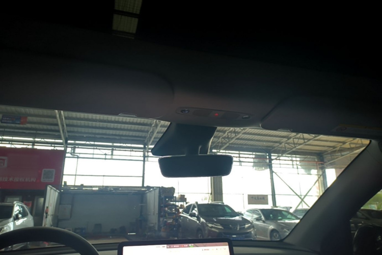 Tesla Model Y 2023 #18 Tesla Model Y 2023 car image #18