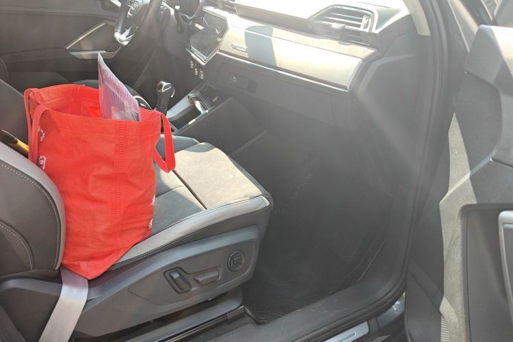 Audi Q3 2022 car image #21