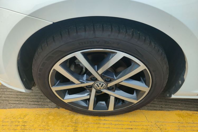 Volkswagen Golf 2020 car image #9