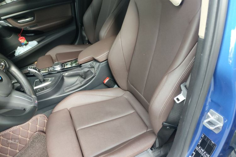 BMW 3 Series 2019 صورة سيارة #17