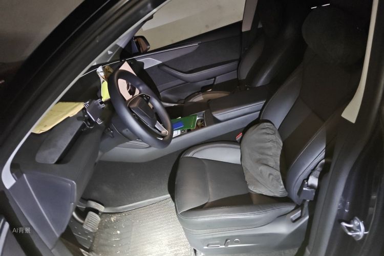 Tesla Model Y 2025 #17 Tesla Model Y 2025 car image #17