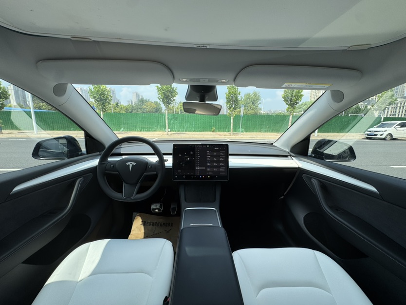 Tesla Model Y 2023 #6 Tesla Model Y 2023 car image #6