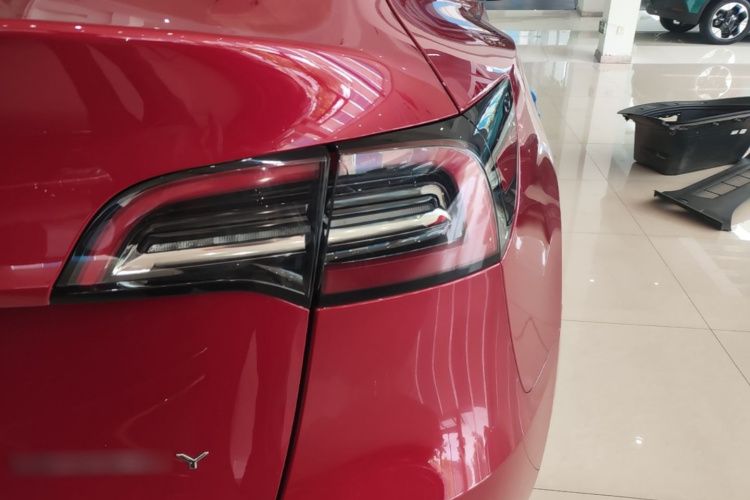 Tesla Model Y 2023 car image #8