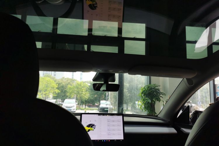 Tesla Model Y 2021 car image #18