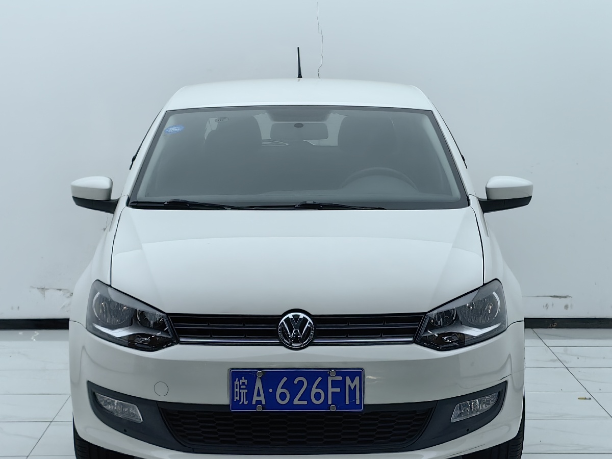 Volkswagen Polo 2014 car image #2