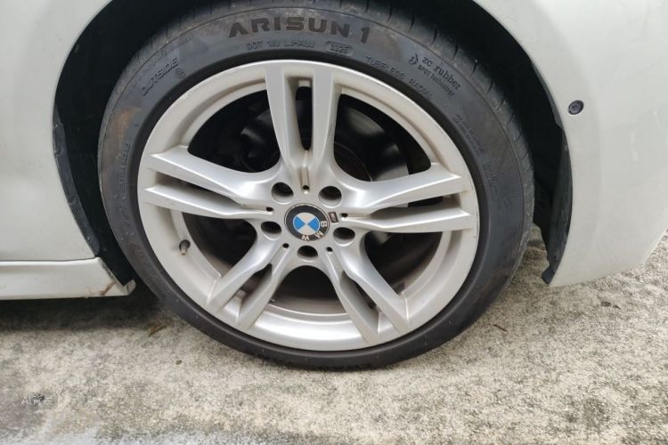 BMW 3 Series 2018 car image #9
