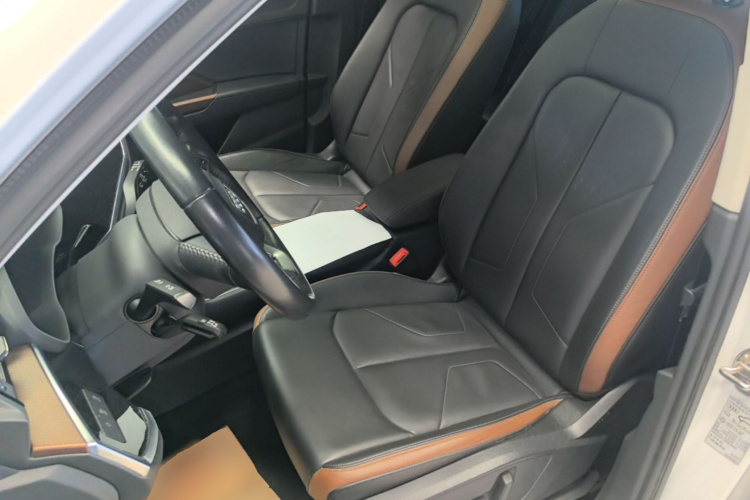 Audi Q3 2020 car image #15