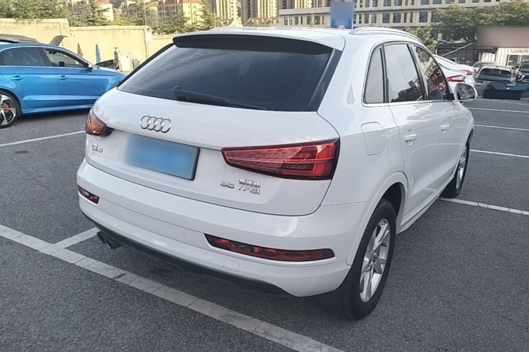 Audi Q3 2016 car image #7