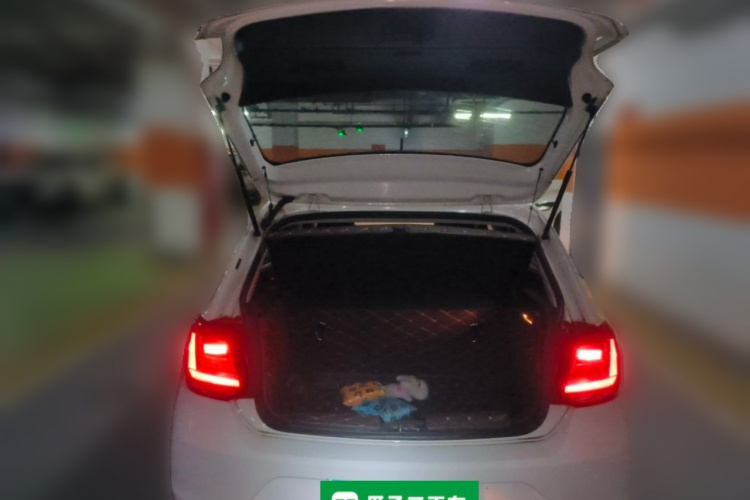 Volkswagen Polo 2019 car image #17