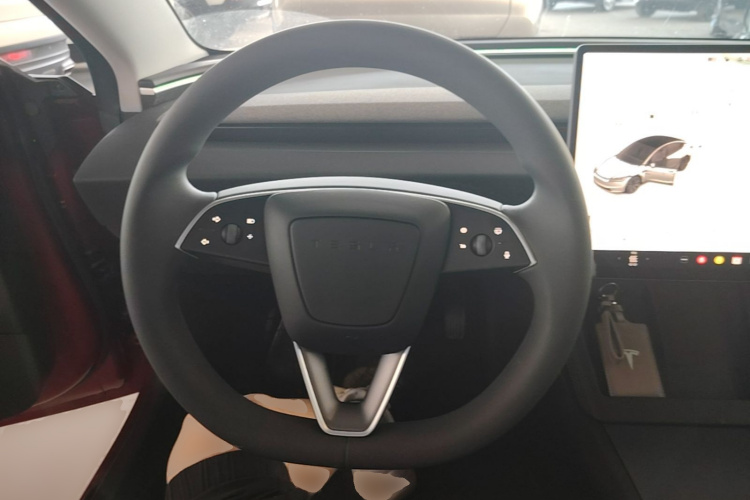 Tesla Model 3 2024 صورة سيارة #11