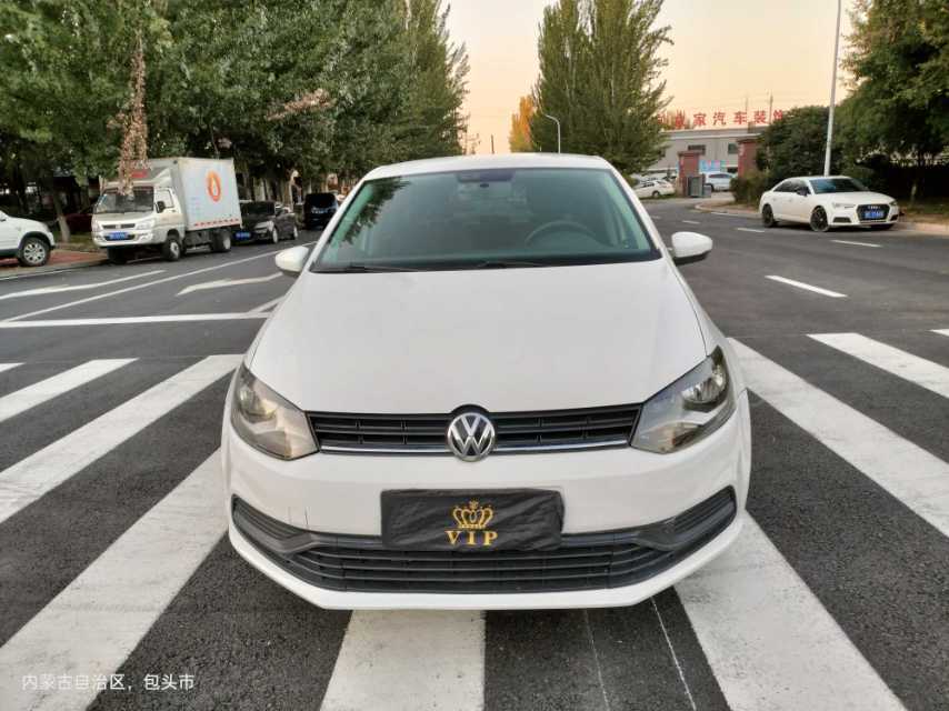 Volkswagen Polo 2015 car image #2