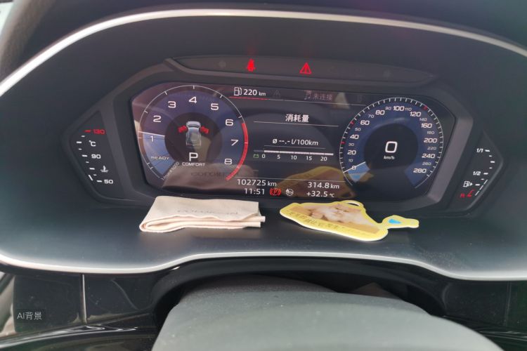 Audi Q3 2020 car image #13