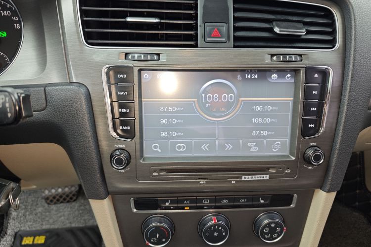Volkswagen Golf 2014 car image #13