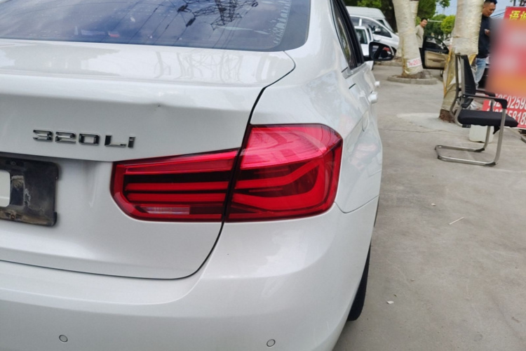 BMW 3 Series 2018 #8 BMW 3 Series 2018 car image #8