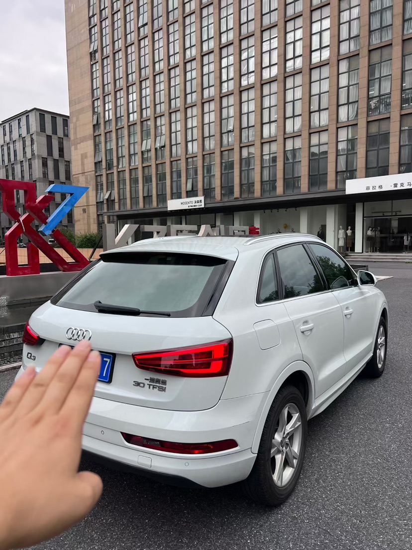 Audi Q3 2017 car image #2