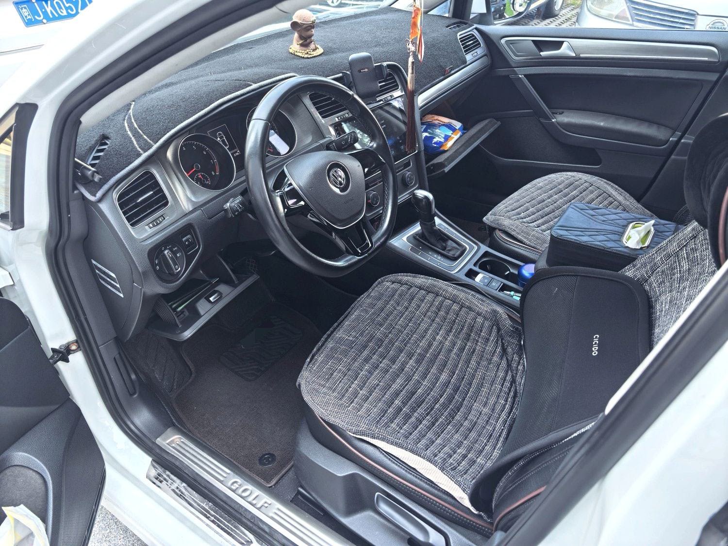 2015 car image #4
