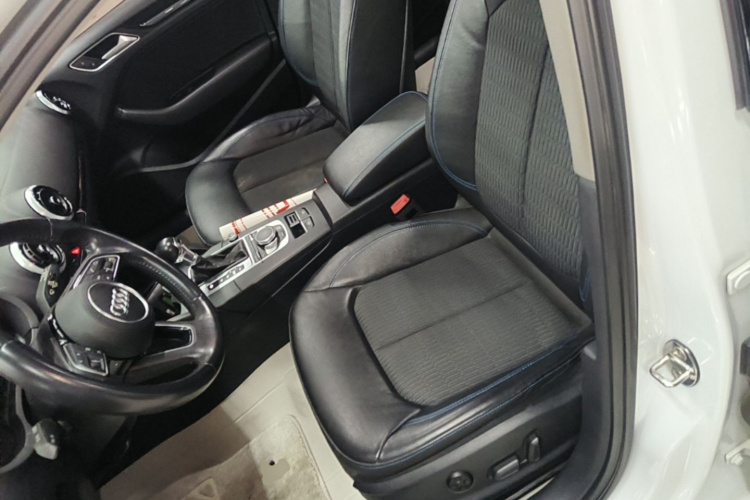 Audi A3 2018 car image #19