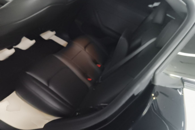 Tesla Model Y 2023 car image #17