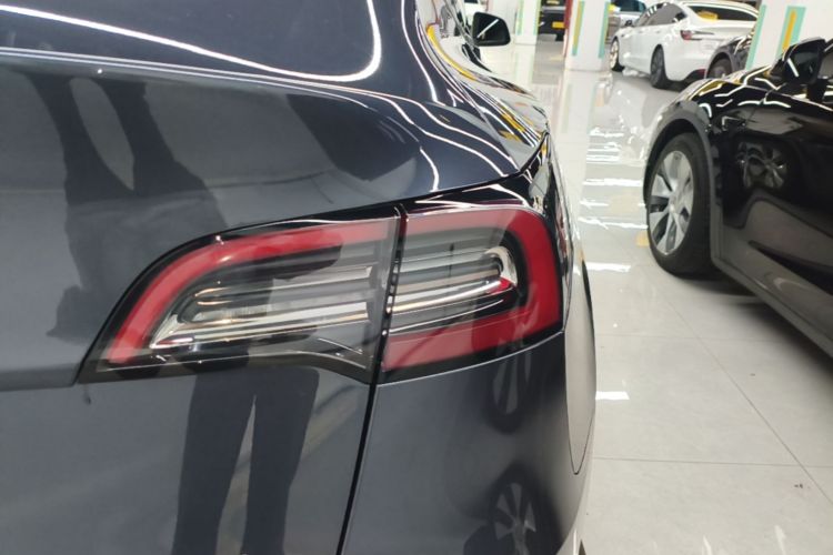 Tesla Model Y 2022 immagine di auto #8