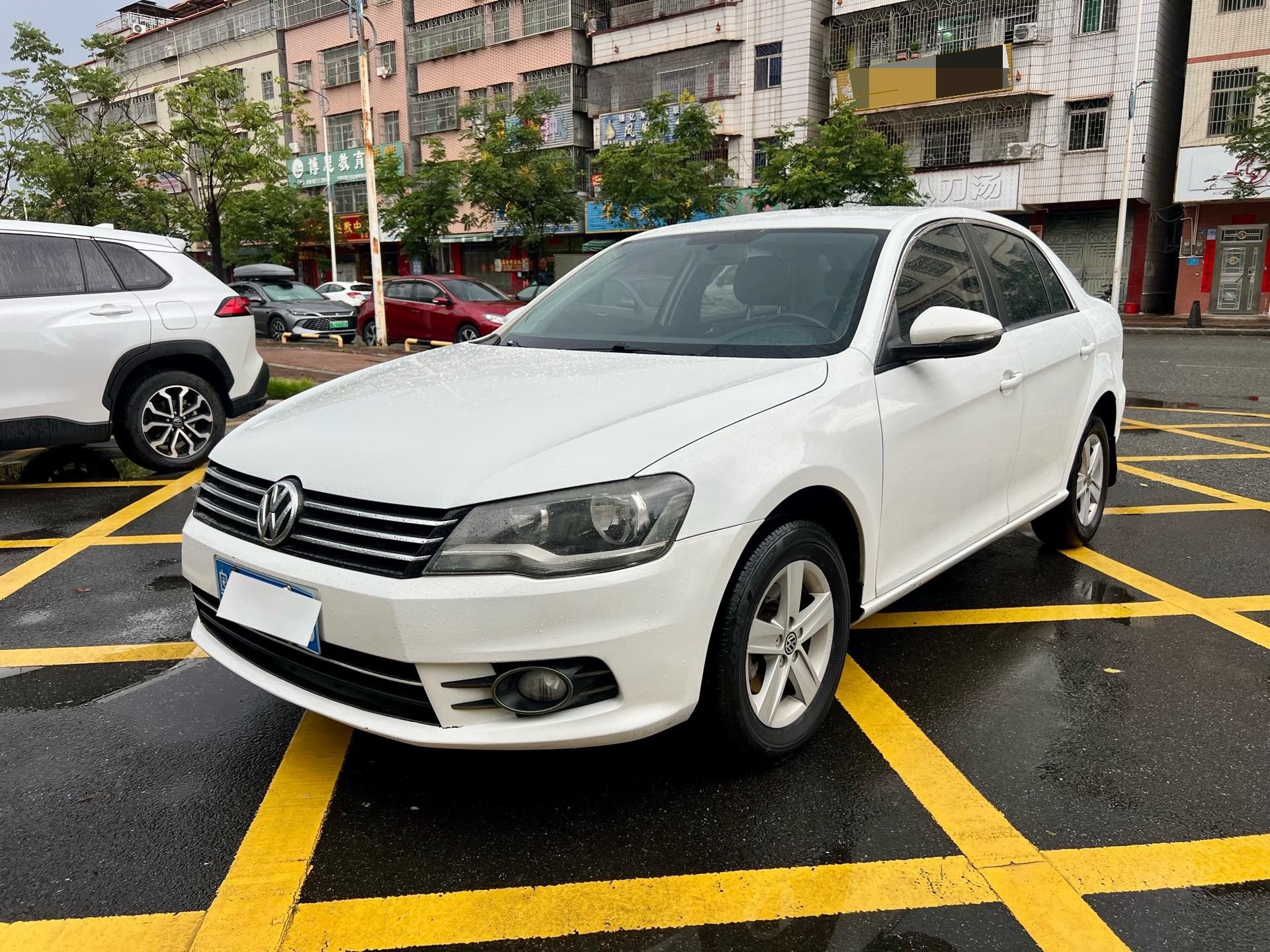 Volkswagen Bora 2014 car image 