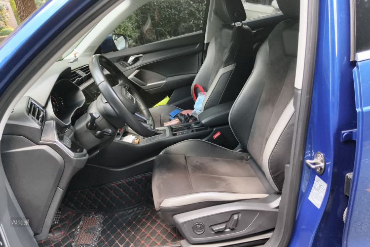 Audi Q3 2019 car image #17