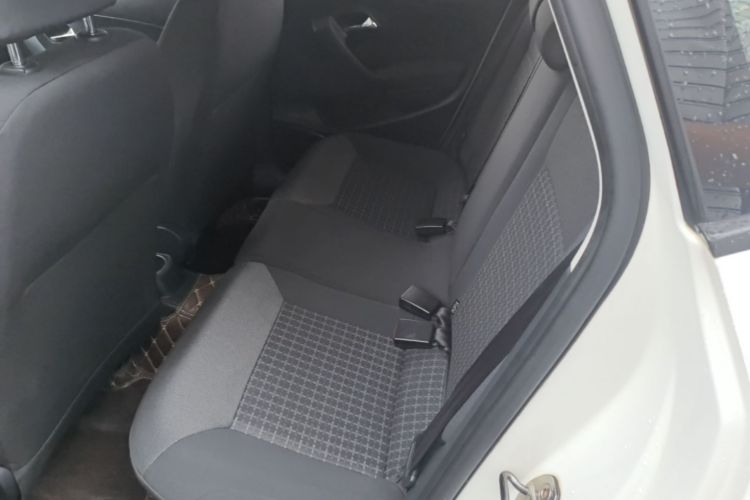 Volkswagen Polo 2017 car image #17