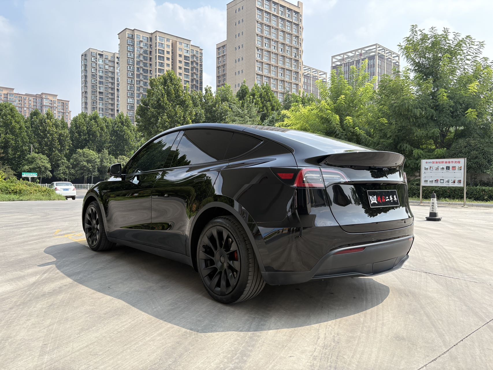 Tesla Model Y 2021 #9 Tesla Model Y 2021 car image #9
