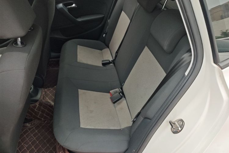Volkswagen Polo 2016 car image #17