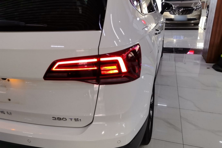 Volkswagen Tharu 2021 imagen de coche #8